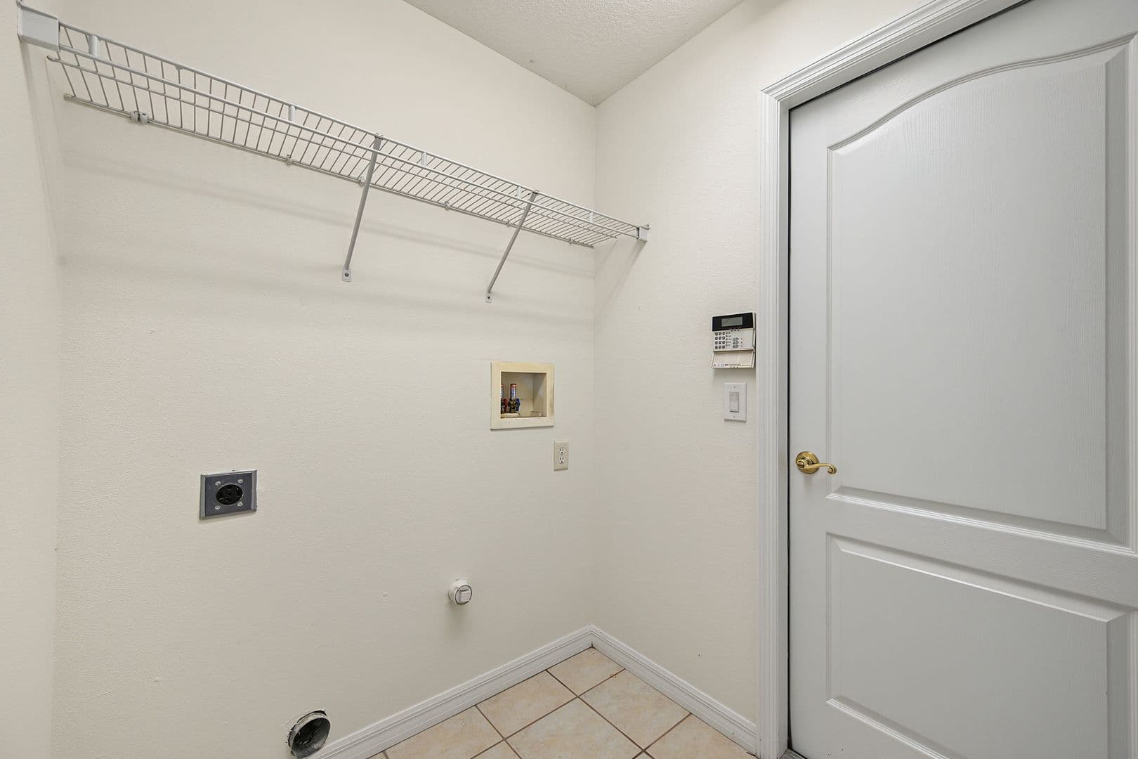 Hudson House: 18612 White Pine Cir