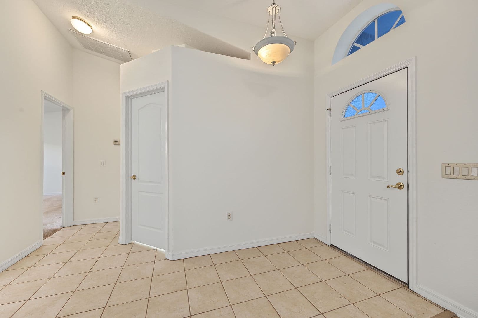 Hudson House: 18612 White Pine Cir