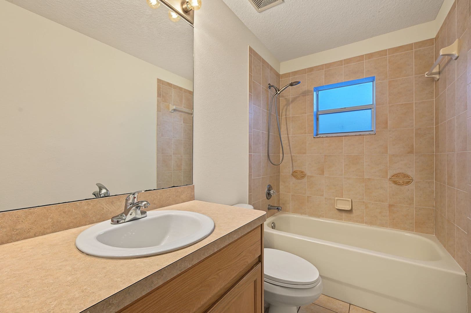 Hudson House: 18612 White Pine Cir