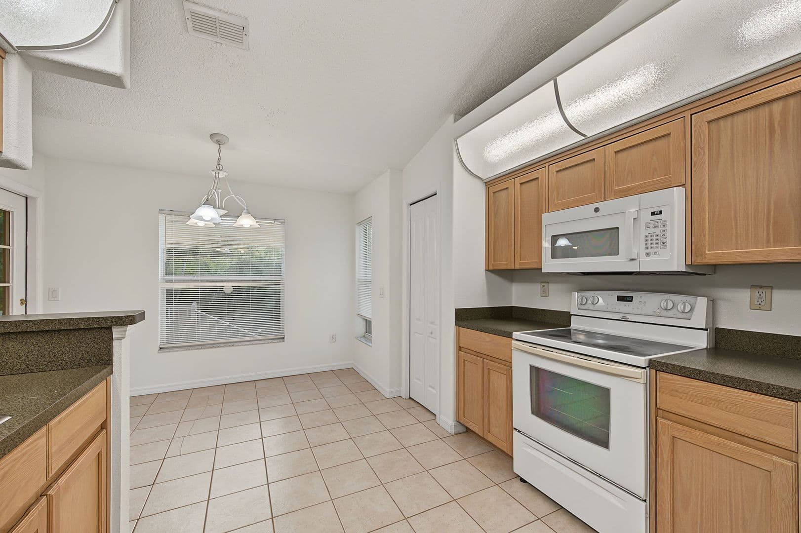 Hudson House: 18612 White Pine Cir