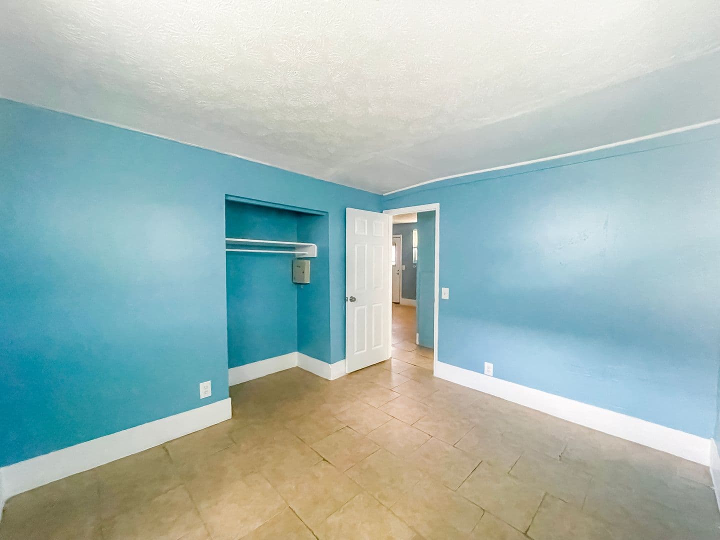 Jacksonville Apartment: 725, 735, 745, 916, and 926 Eaverson Street
