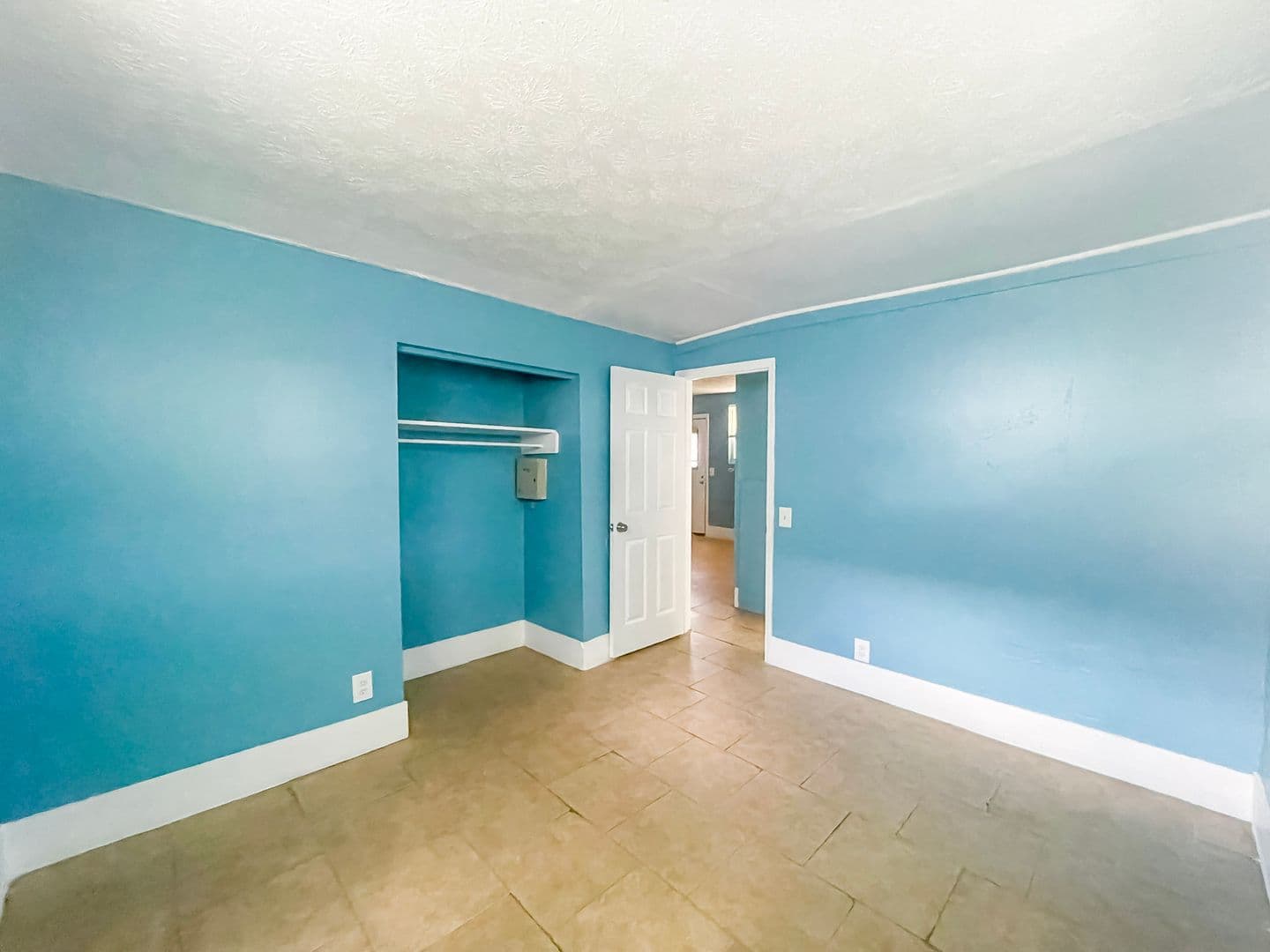 Jacksonville Apartment: 725, 735, 745, 916, and 926 Eaverson Street