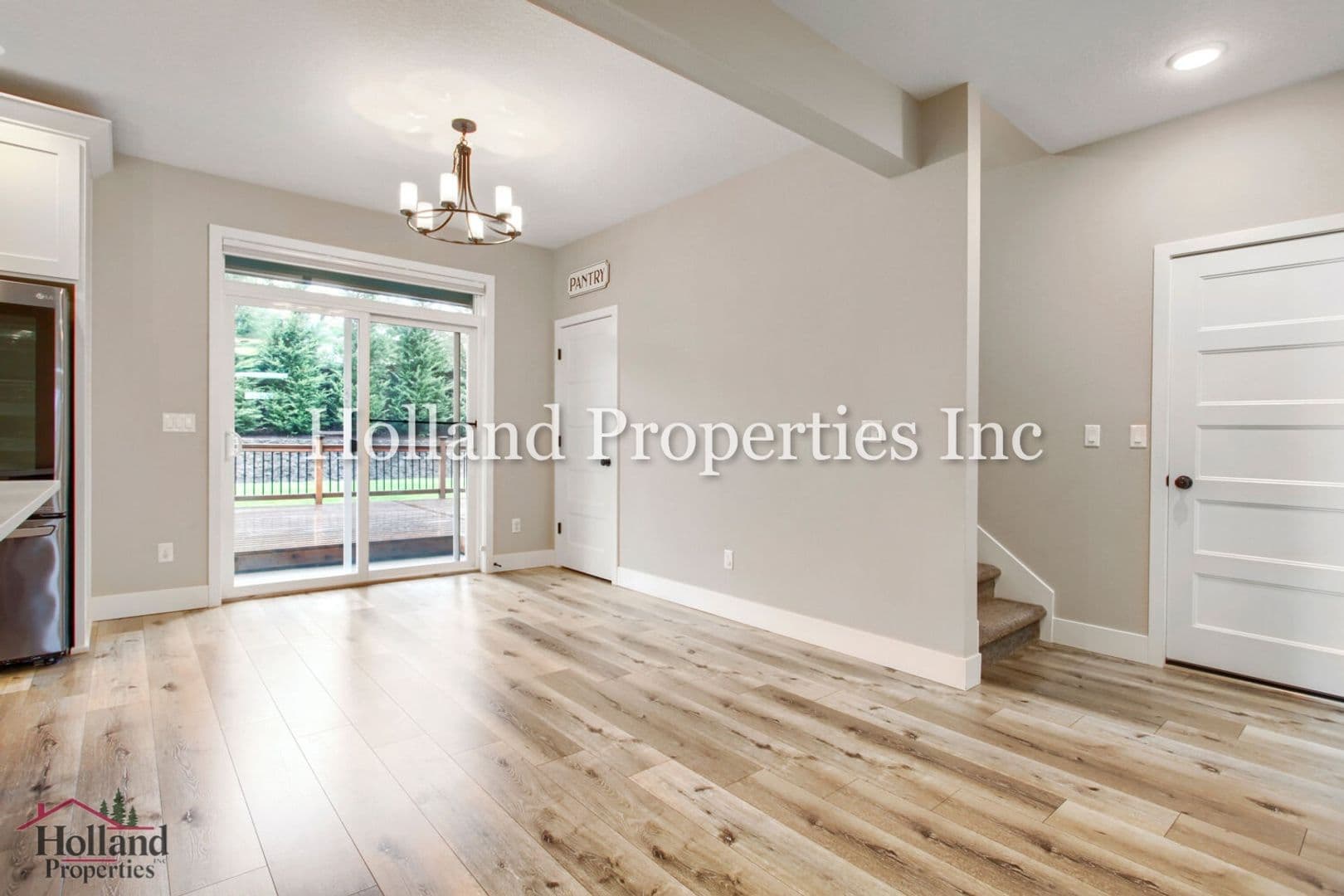 Newberg House: 3878 N Chase St