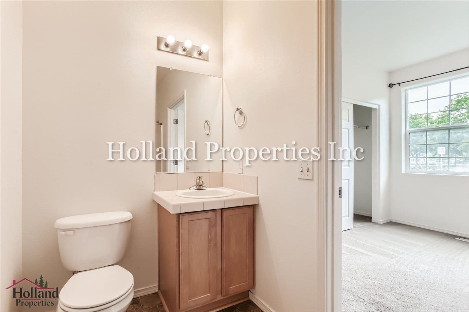 Hillsboro Townhome: 3594 SE Ironwood Avenue