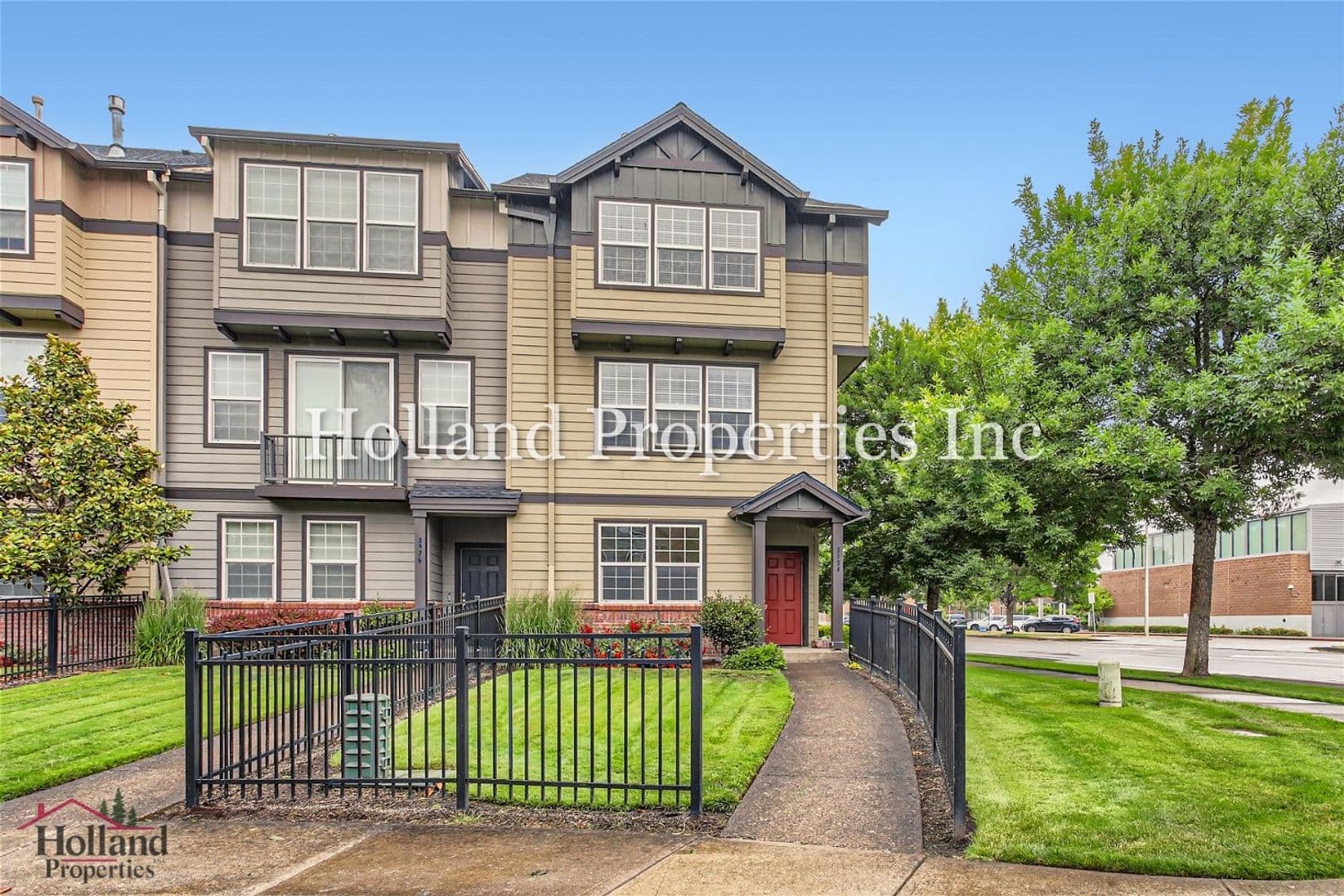 Hillsboro Townhome: 3594 SE Ironwood Avenue
