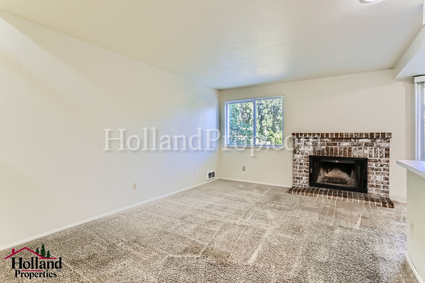 Canby Townhome: 674 SE 5th Avenue