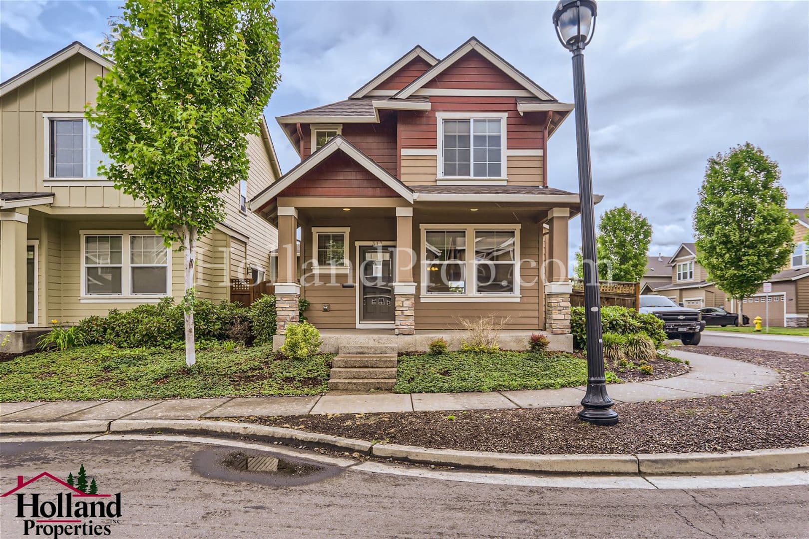 Hillsboro House: 317 NE 105th Ave