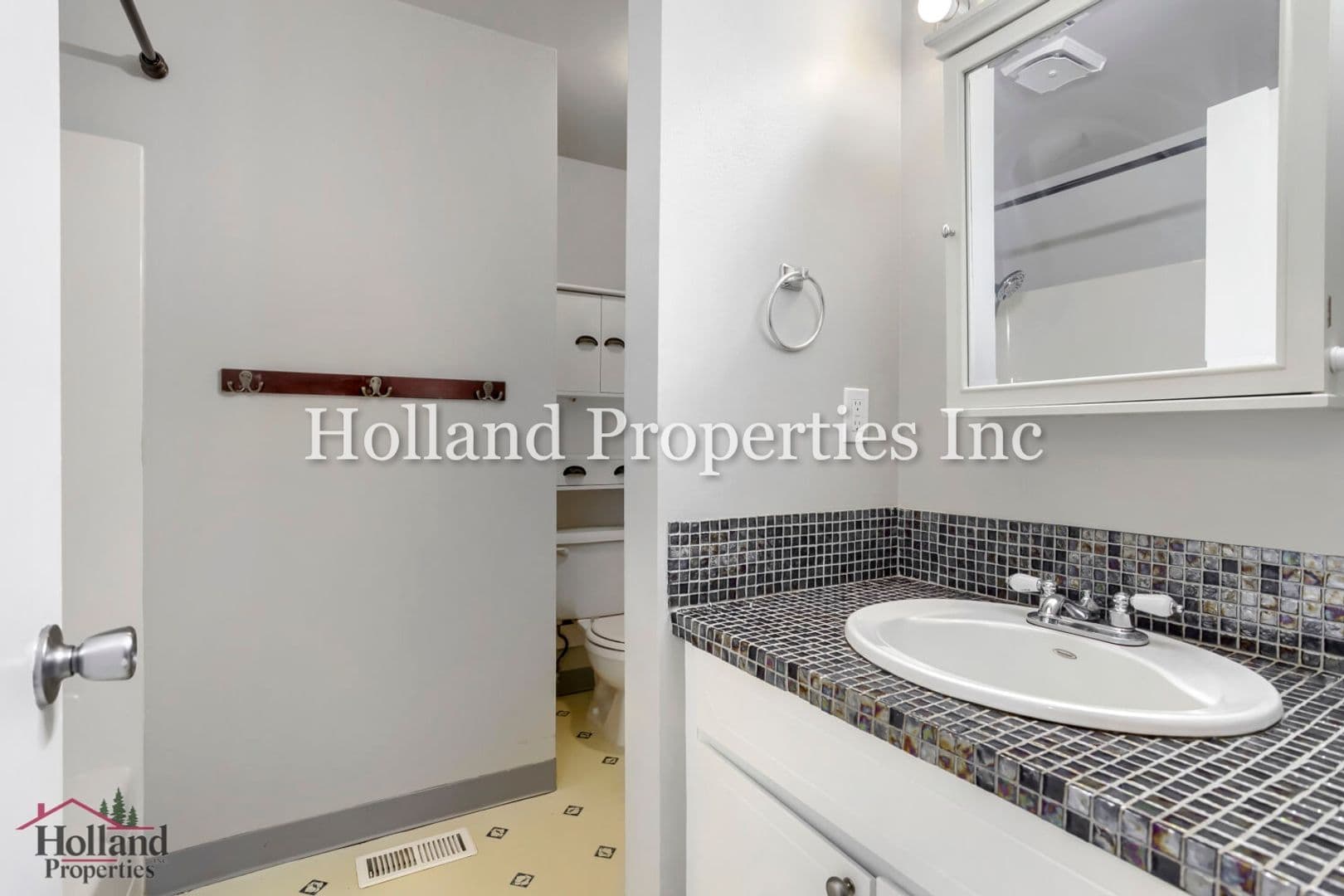 Hillsboro House: 2127 SE 54th AVE