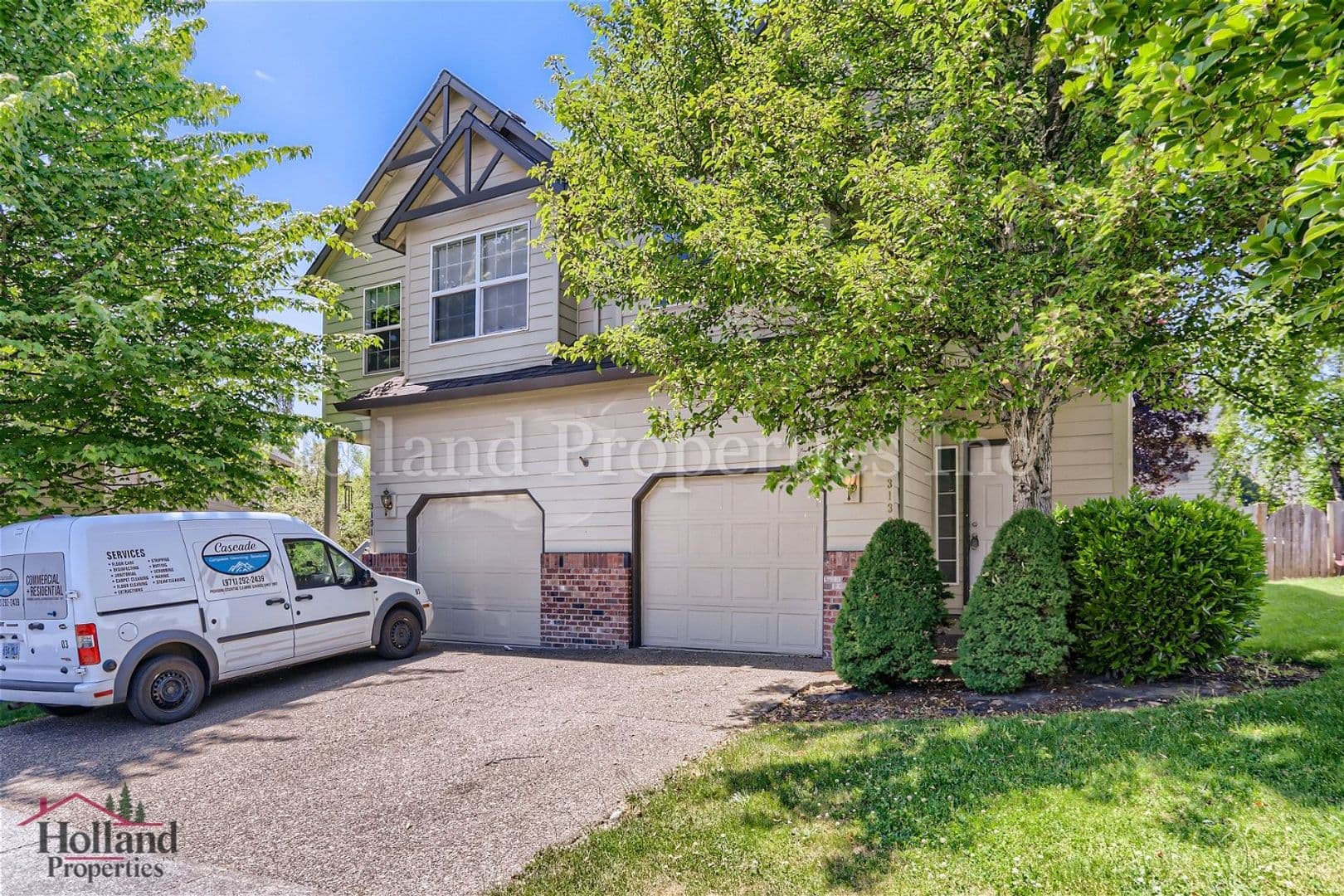 Hillsboro Townhome: 3133 NE 13th Place