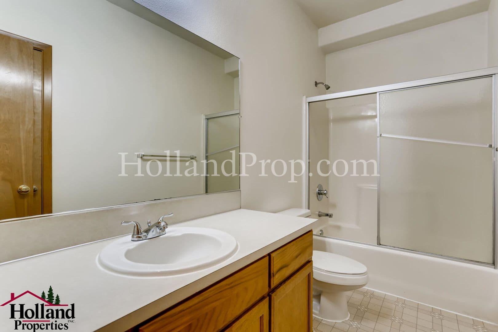 Forest Grove Apartment: 1806 Elm Street