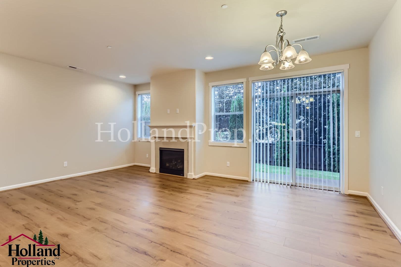 Hillsboro Condo: 7849 NE Caitlin St