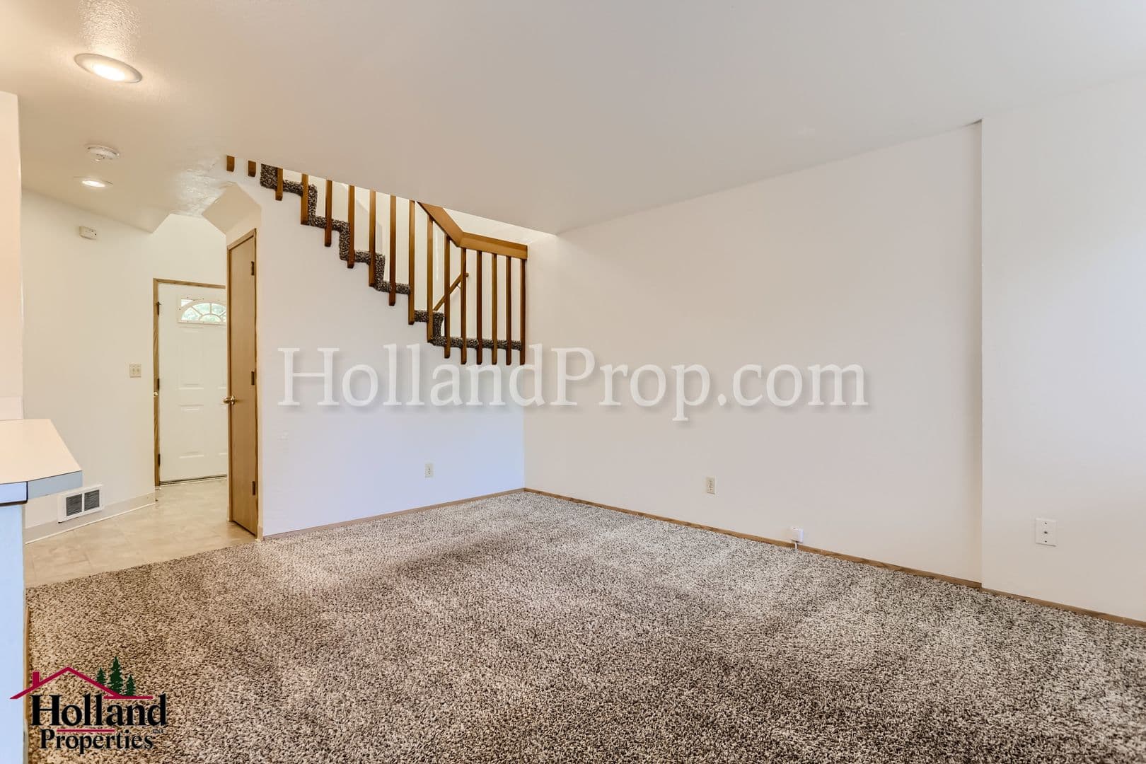 Canby Townhome: 676 SE 5th Avenue