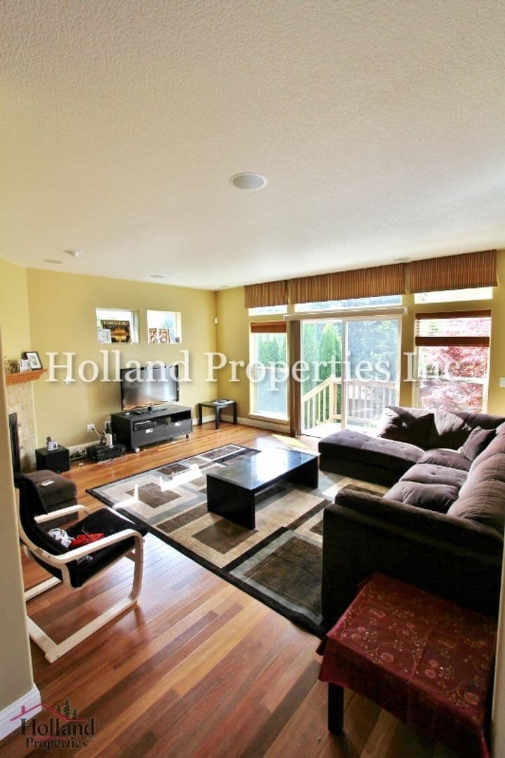 Hillsboro House: 5502 NE Lagos Ct