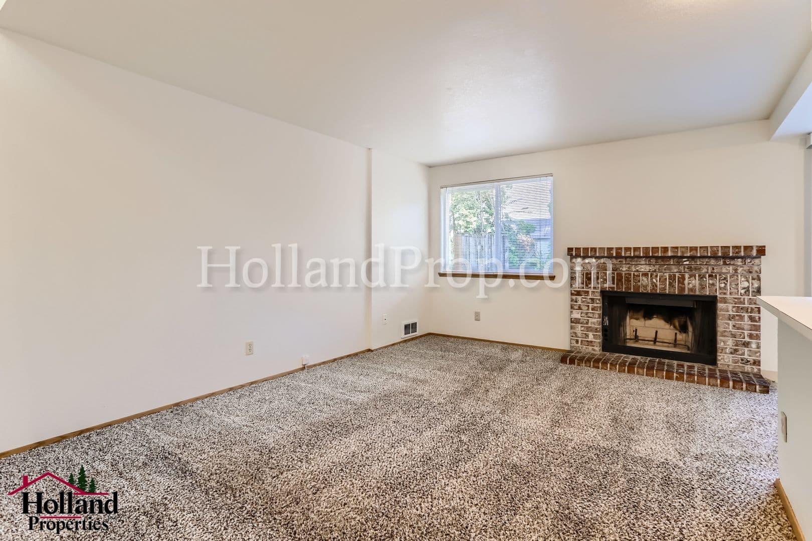 Canby Townhome: 676 SE 5th Avenue