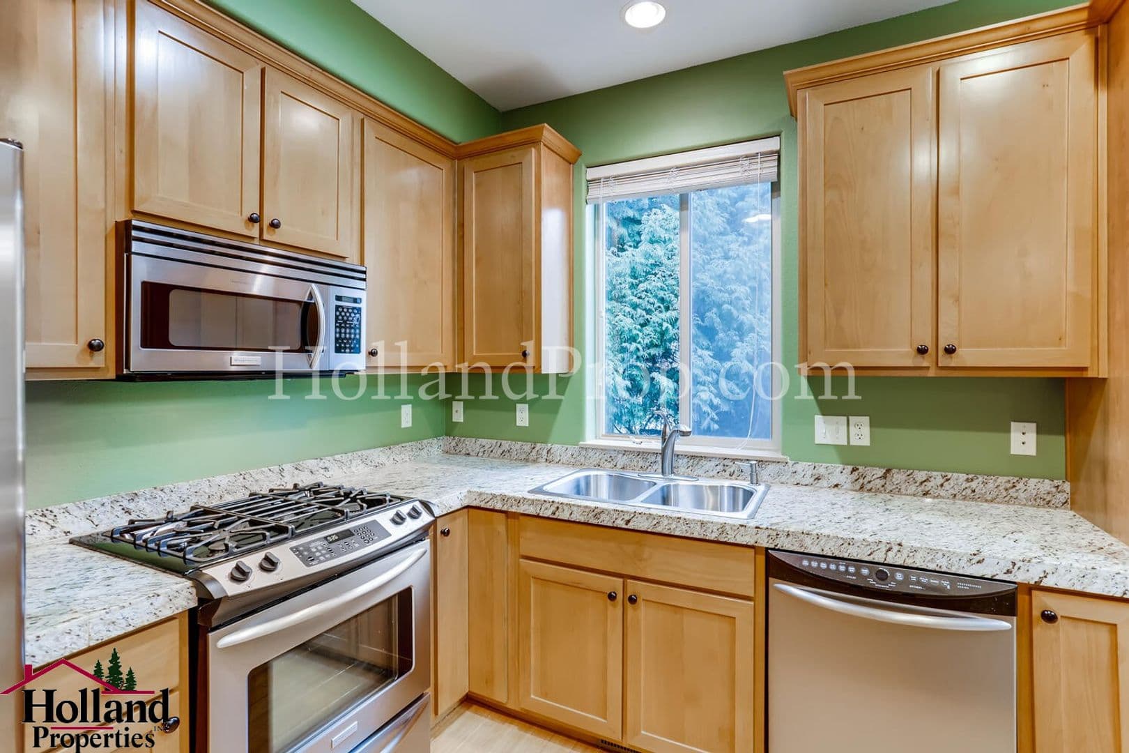 Hillsboro Townhome: 1982 NE 49th Way