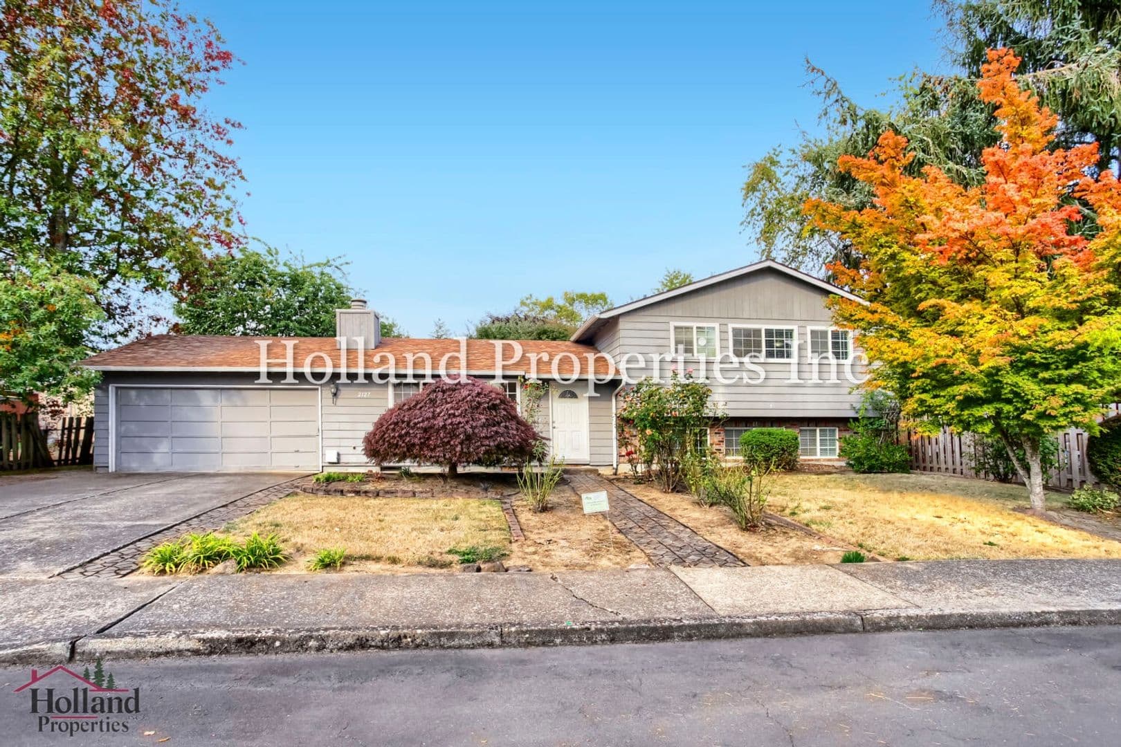 Hillsboro House: 2127 SE 54th AVE