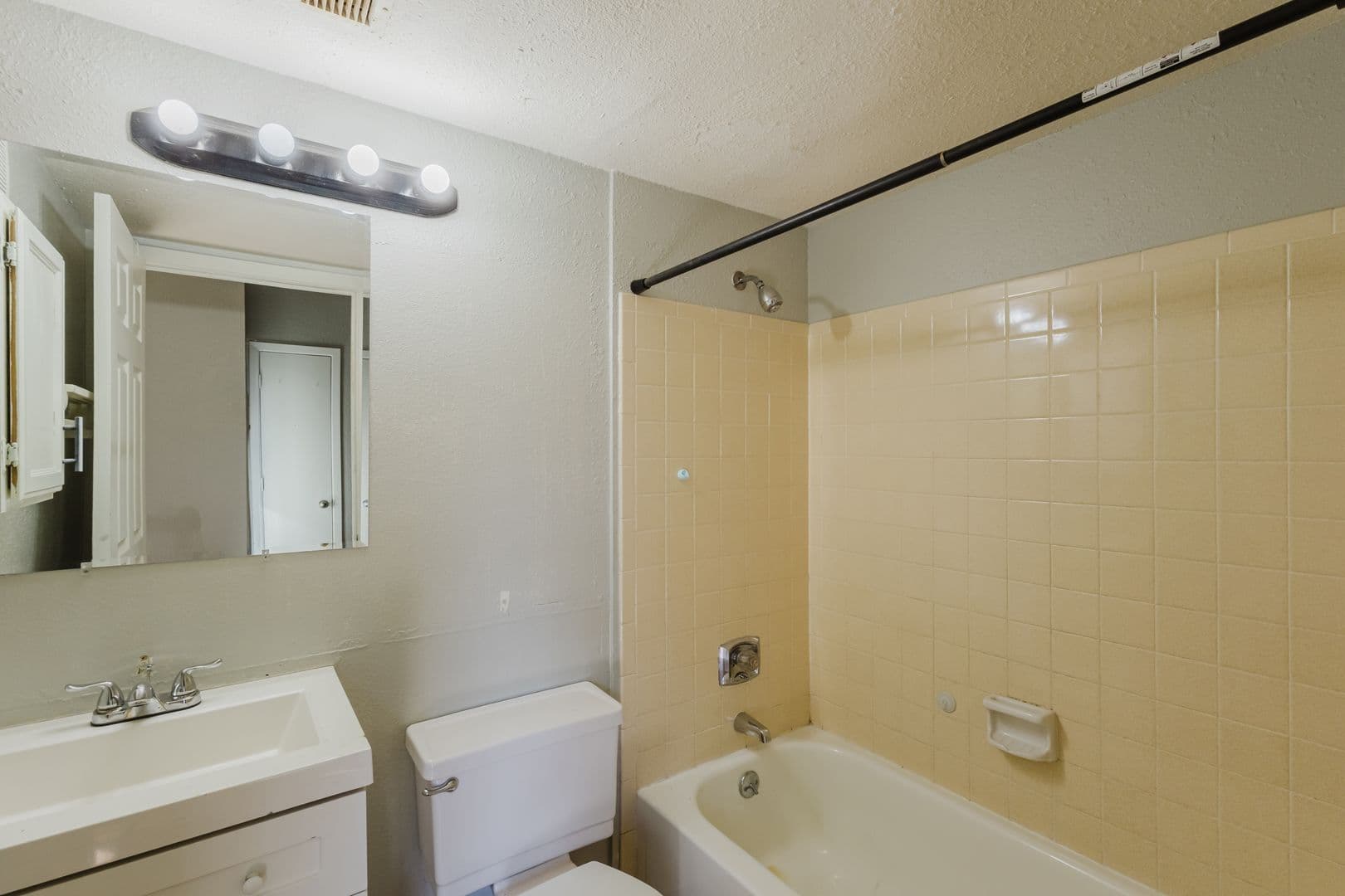 Aurora Condo: 932 S Dearborn Way