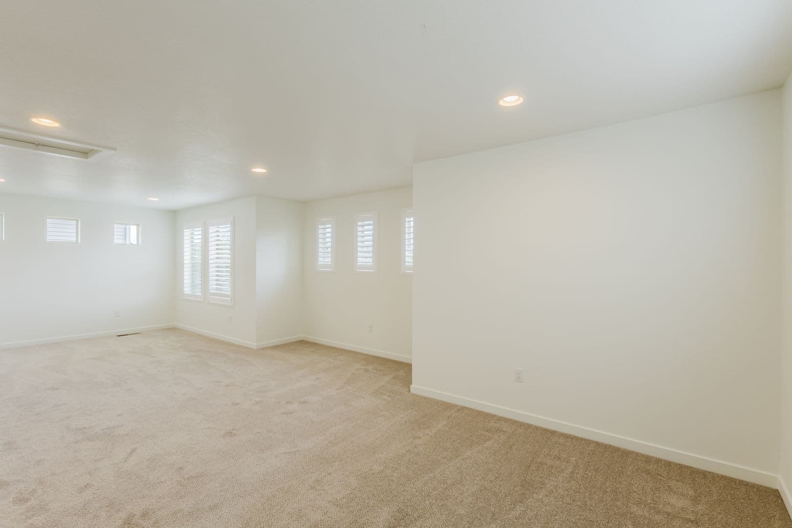Castle Rock House: 2656 Champagne Ave