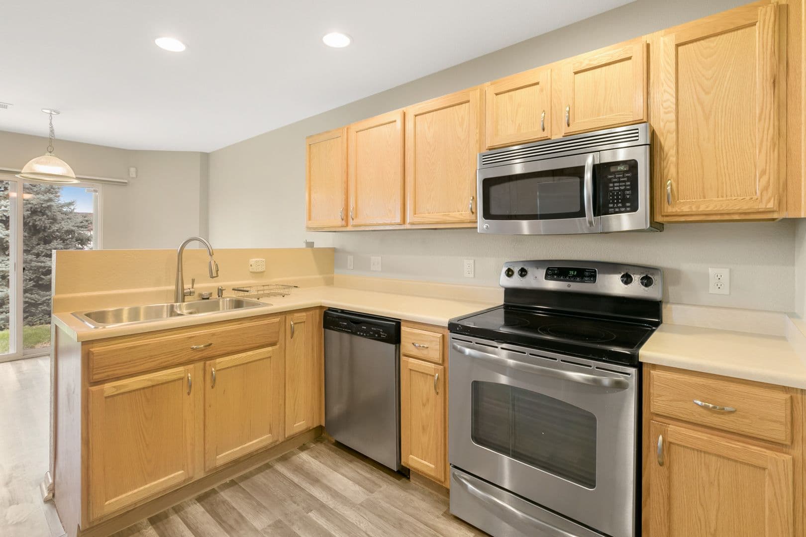 Aurora Townhome: 22196 E Berry Pl