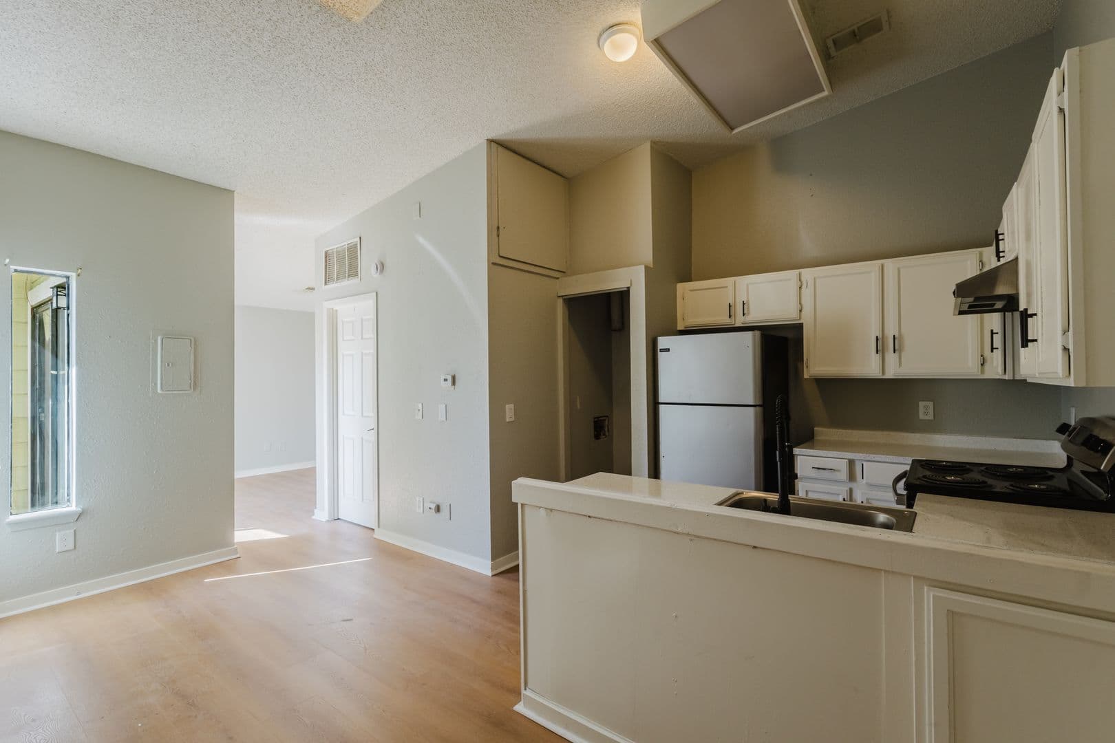 Aurora Condo: 932 S Dearborn Way