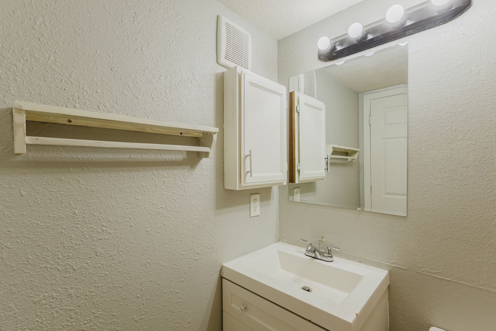 Aurora Condo: 932 S Dearborn Way