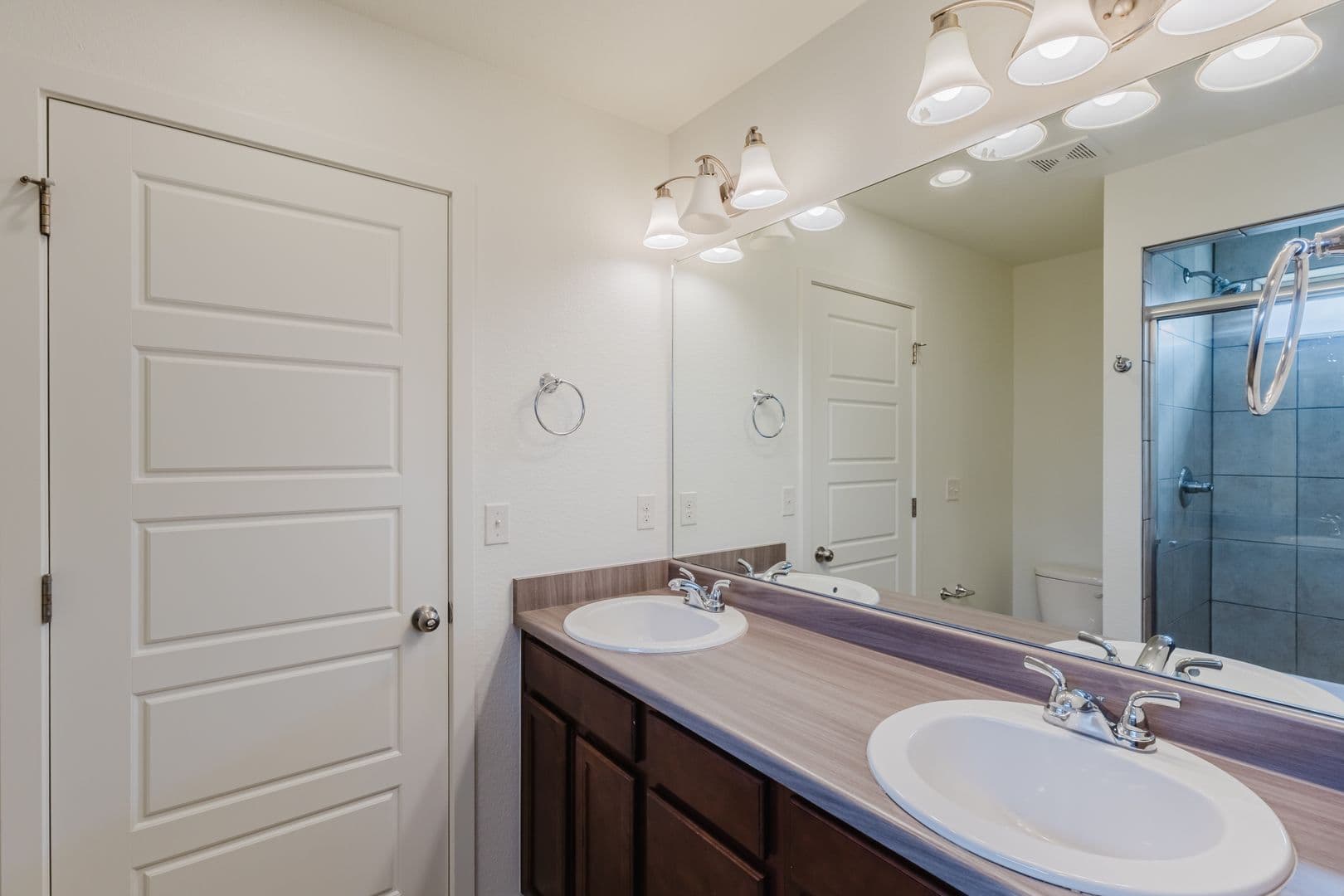 Castle Rock House: 2656 Champagne Ave