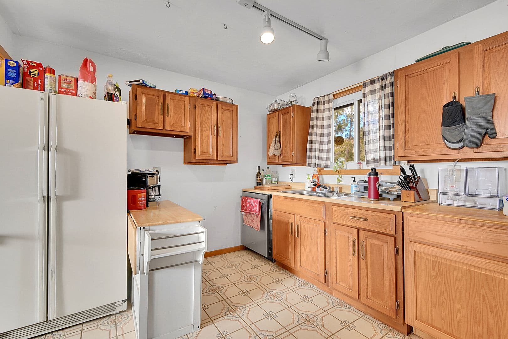 Bailey House: 2027 Roland Dr