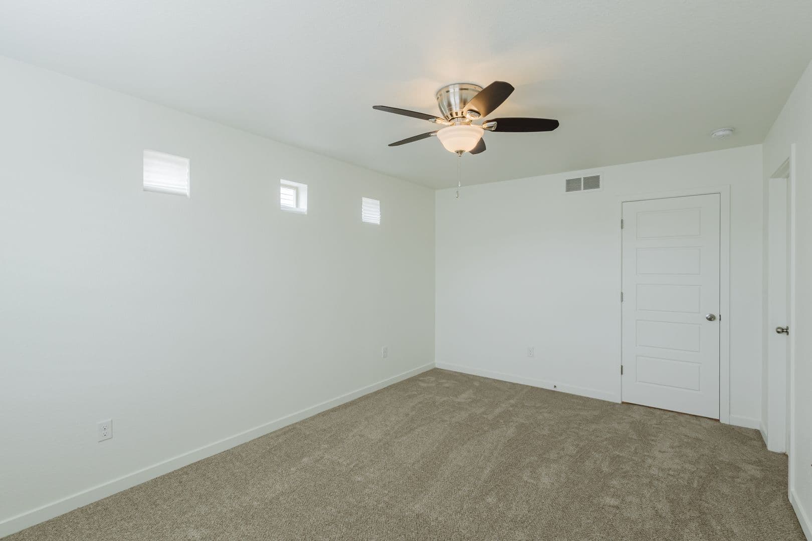 Castle Rock House: 2656 Champagne Ave