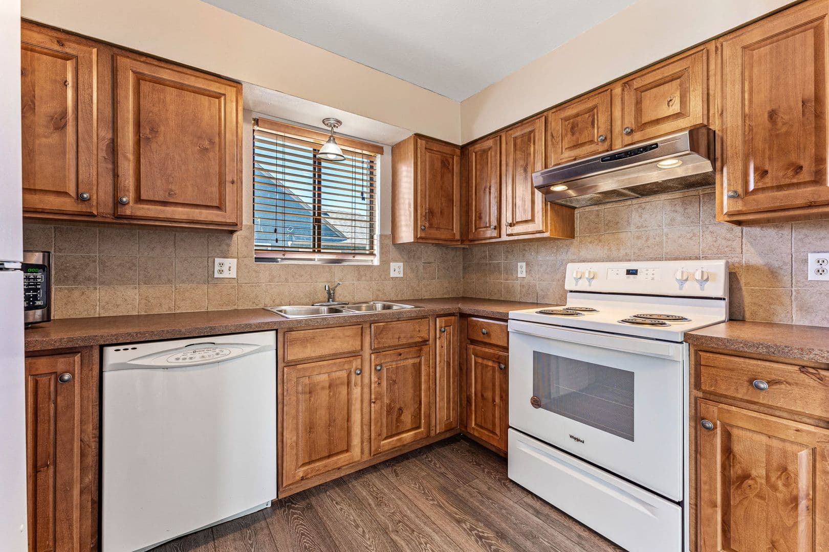 Castle Rock Townhome: 1380 South St