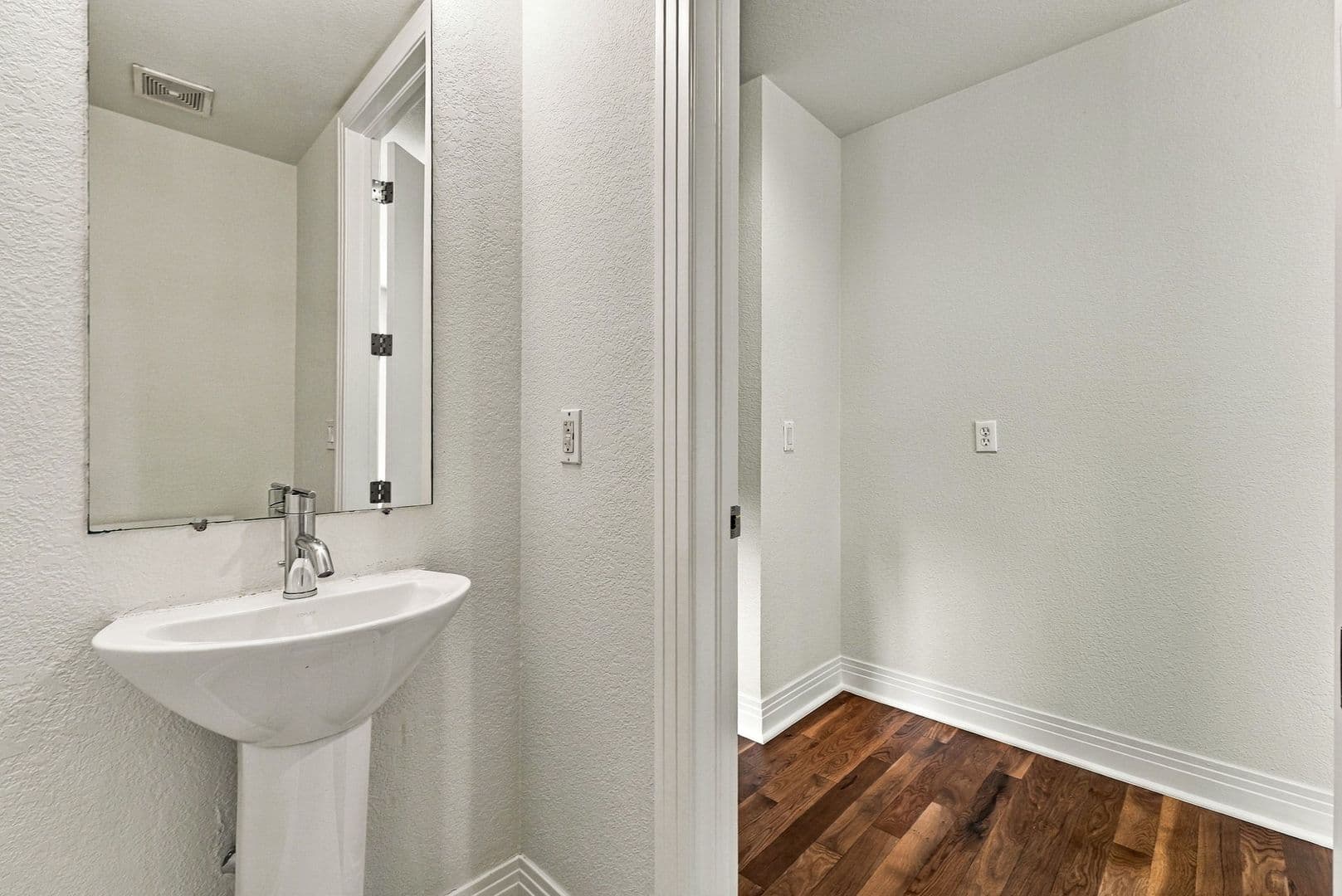 Denver Townhome: 2600 W Front View Crescent Dr