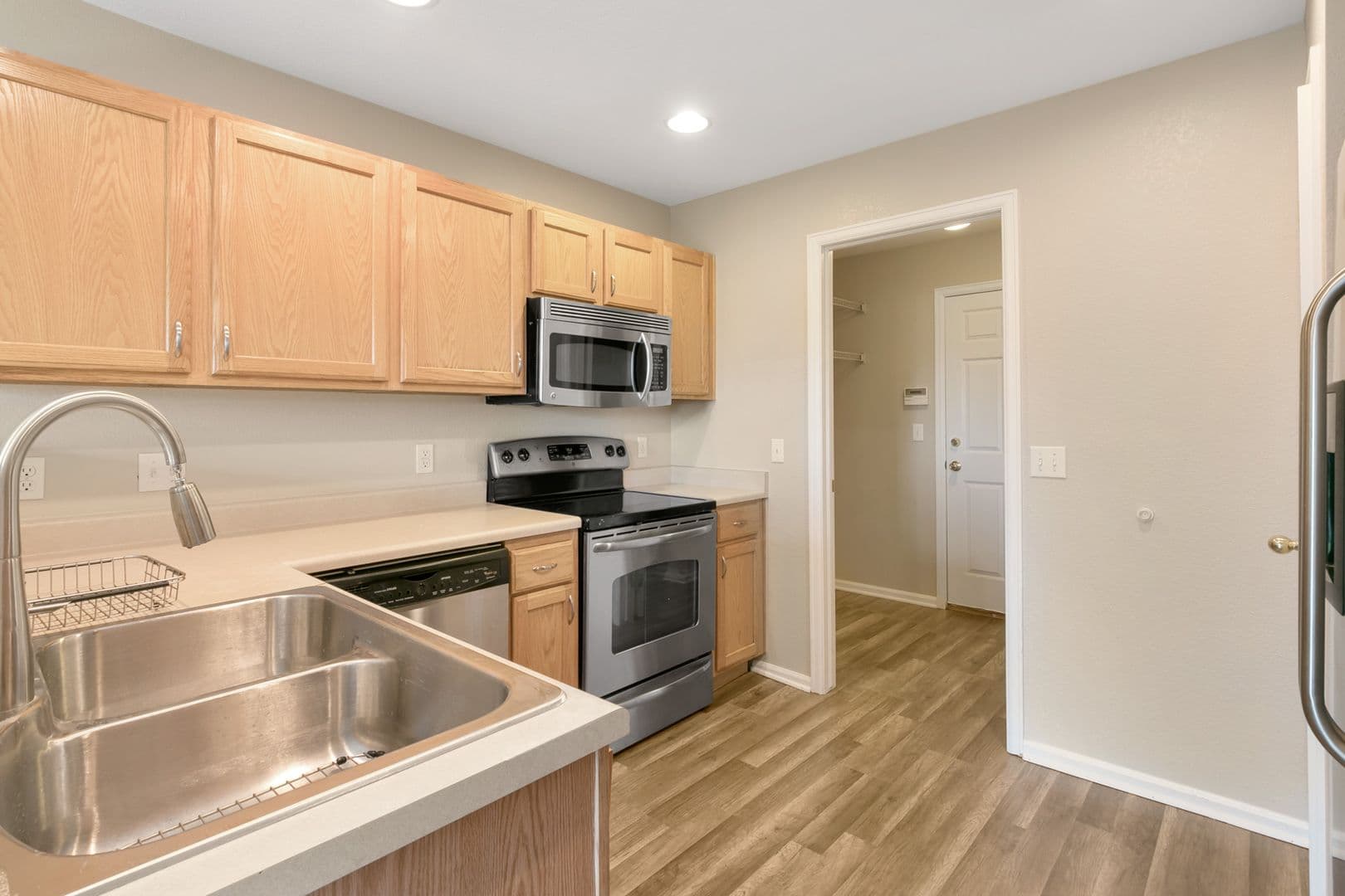 Aurora Townhome: 22196 E Berry Pl