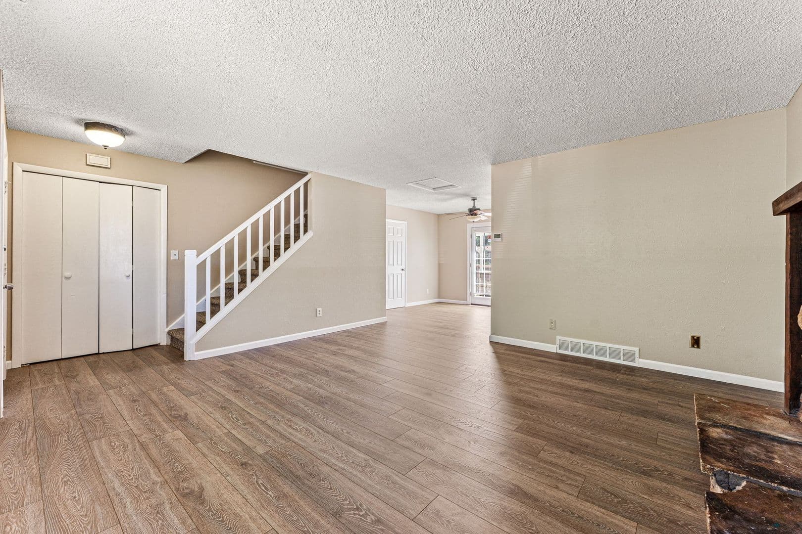 Castle Rock Townhome: 1380 South St