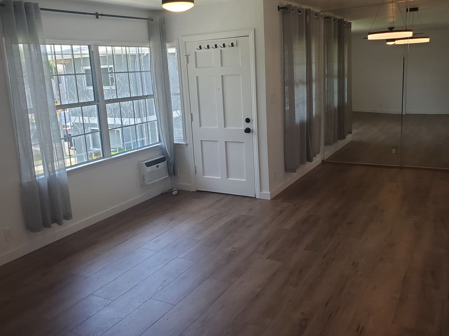 Los Angeles Condo: 5637 ½ CORBETT St