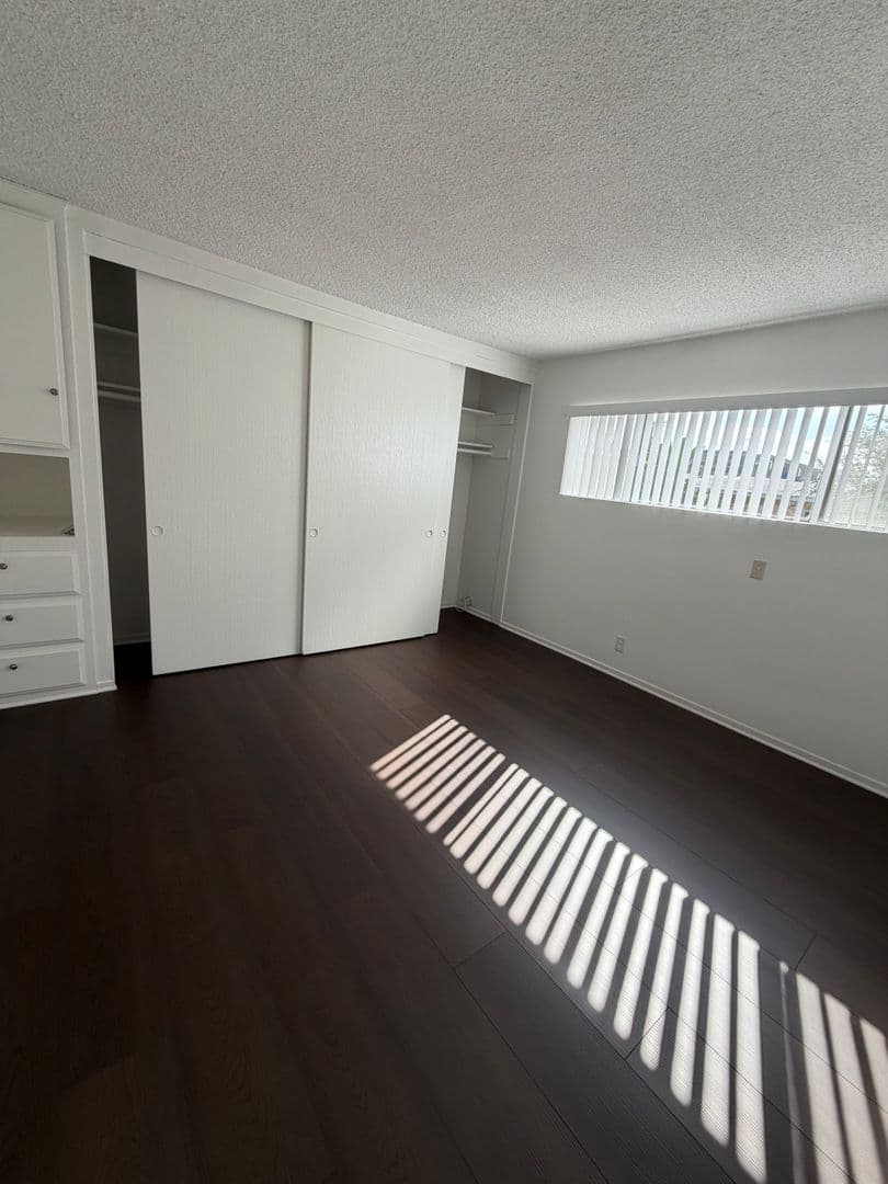 LOS ANGELES Apartment: 3344 MENTONE AVE