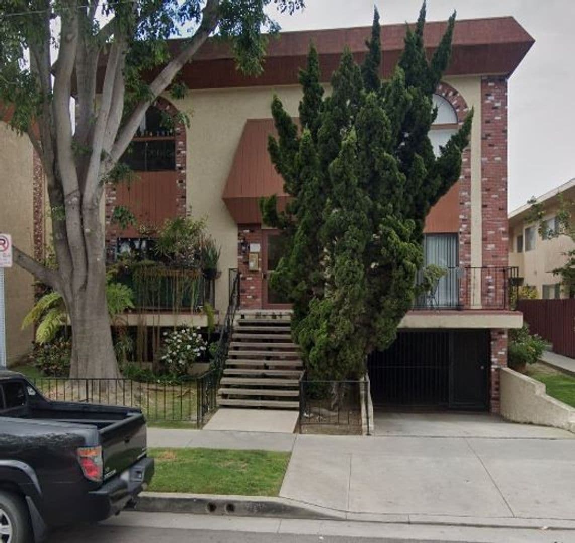 LOS ANGELES Apartment: 4031 MCLAUGHLIN AVE