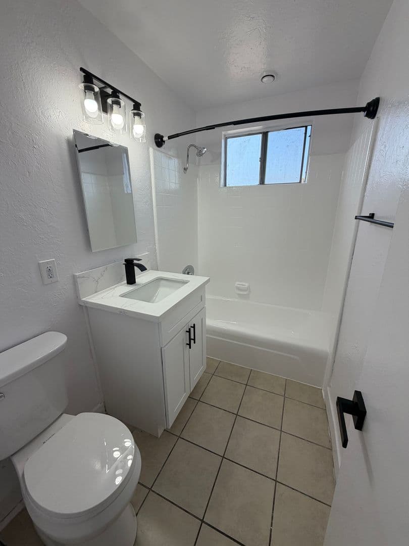 LOS ANGELES Apartment: 2324 S. MARVIN AVE.