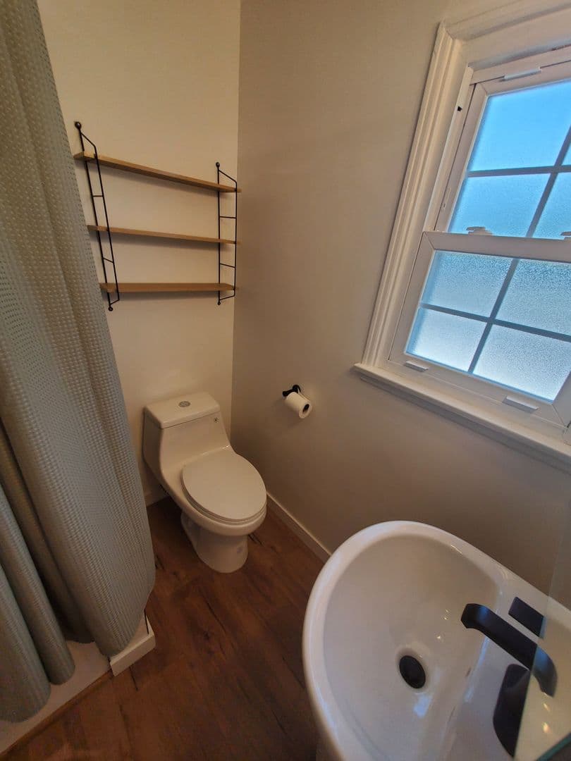 Los Angeles Condo: 5637 ½ CORBETT St