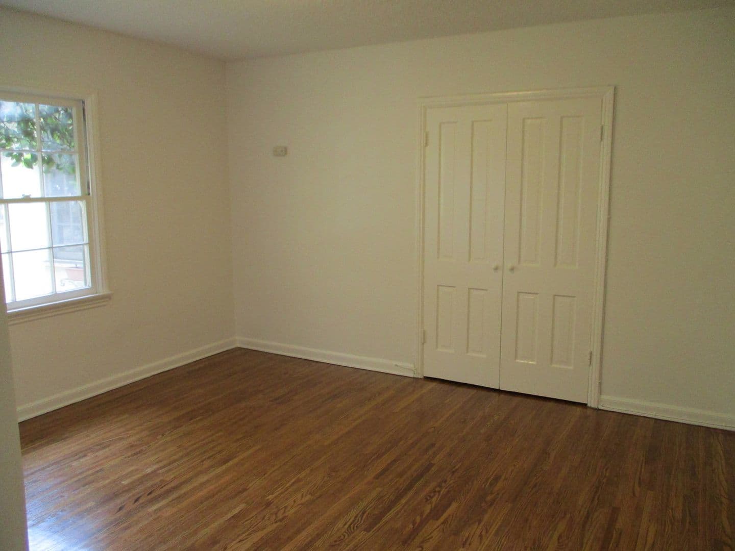LOS ANGELES Apartment: 1000-1004 TIVERTON AVE/10844-52 WEYBURN AVE