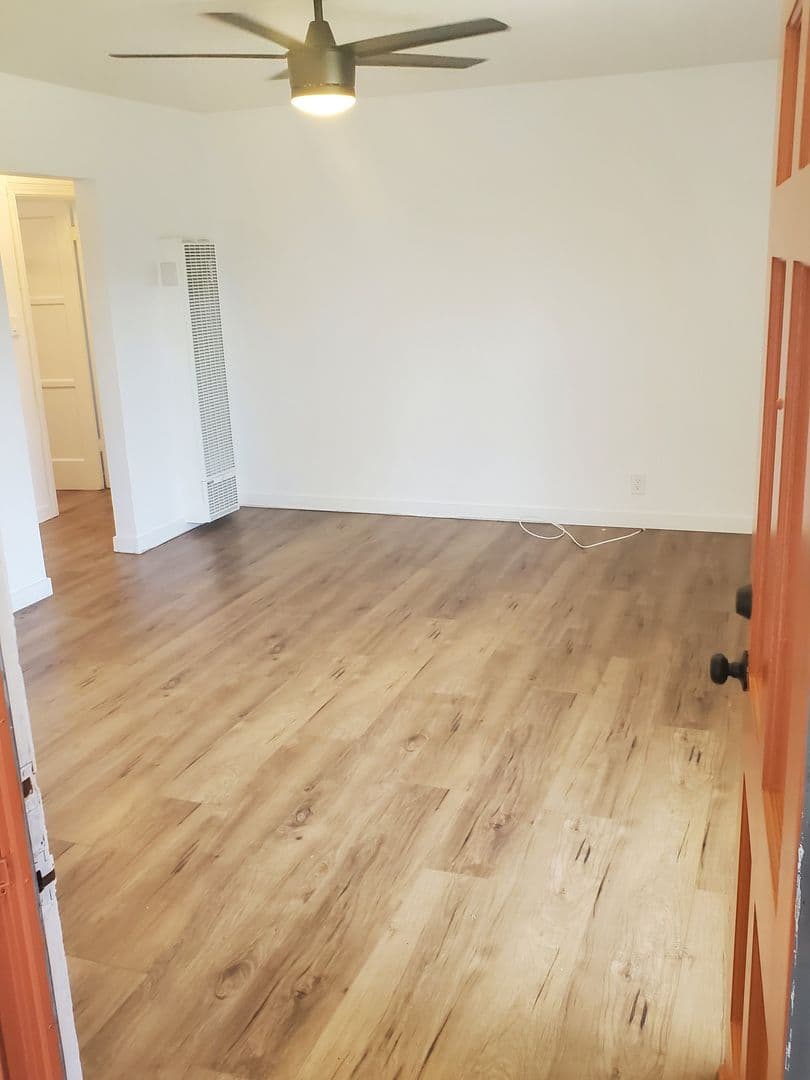 Los Angeles Condo: 5637 ½ CORBETT St
