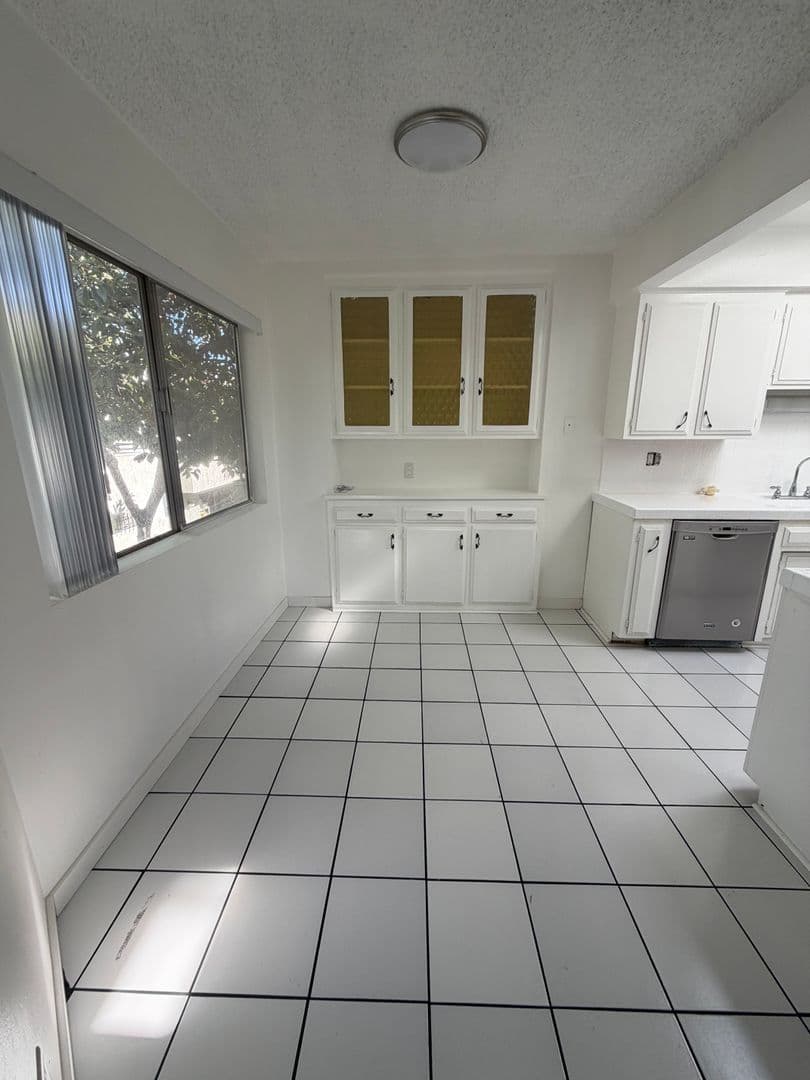 LOS ANGELES Apartment: 3344 MENTONE AVE