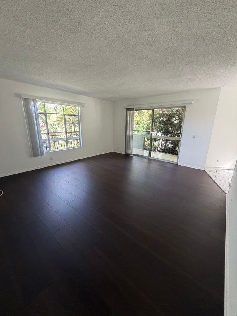 LOS ANGELES Apartment: 3344 MENTONE AVE