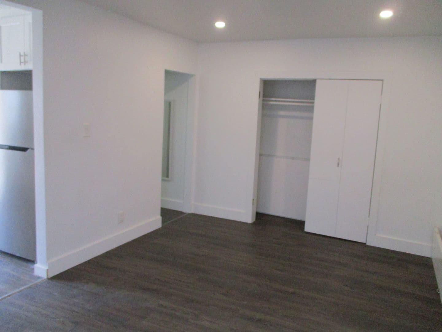 LOS ANGELES Apartment: 2007 2ND AVE.