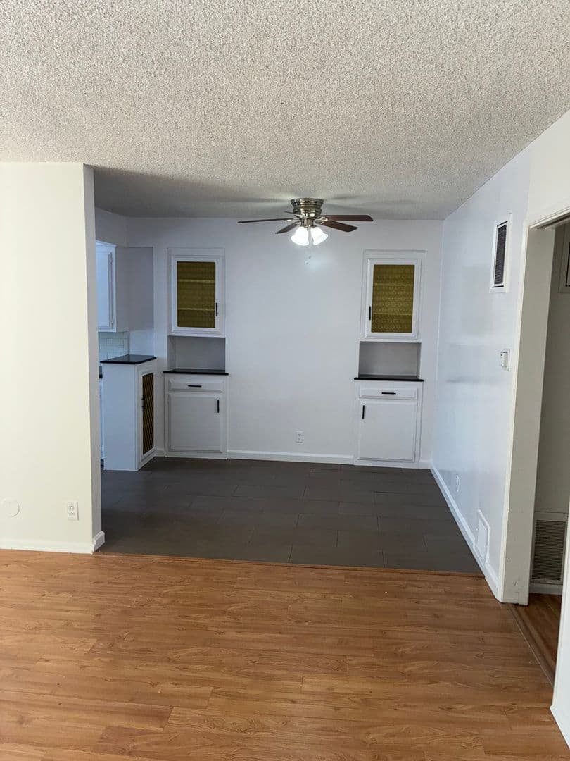LOS ANGELES Apartment: 3338 MENTONE AVE.