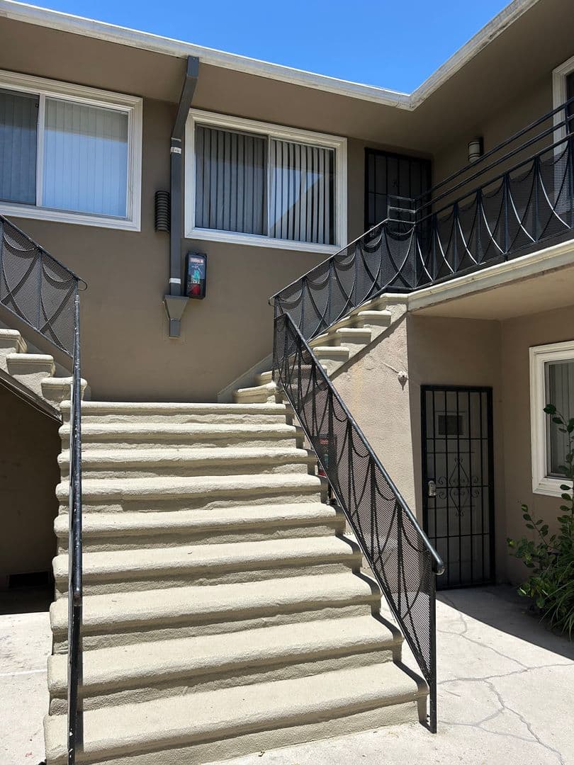 LOS ANGELES Apartment: 11401 WASHINGTON PL