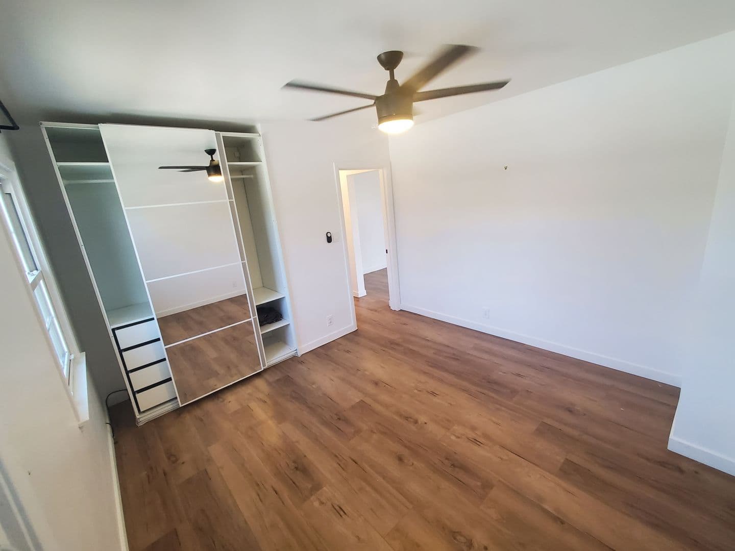 Los Angeles Condo: 5637 ½ CORBETT St