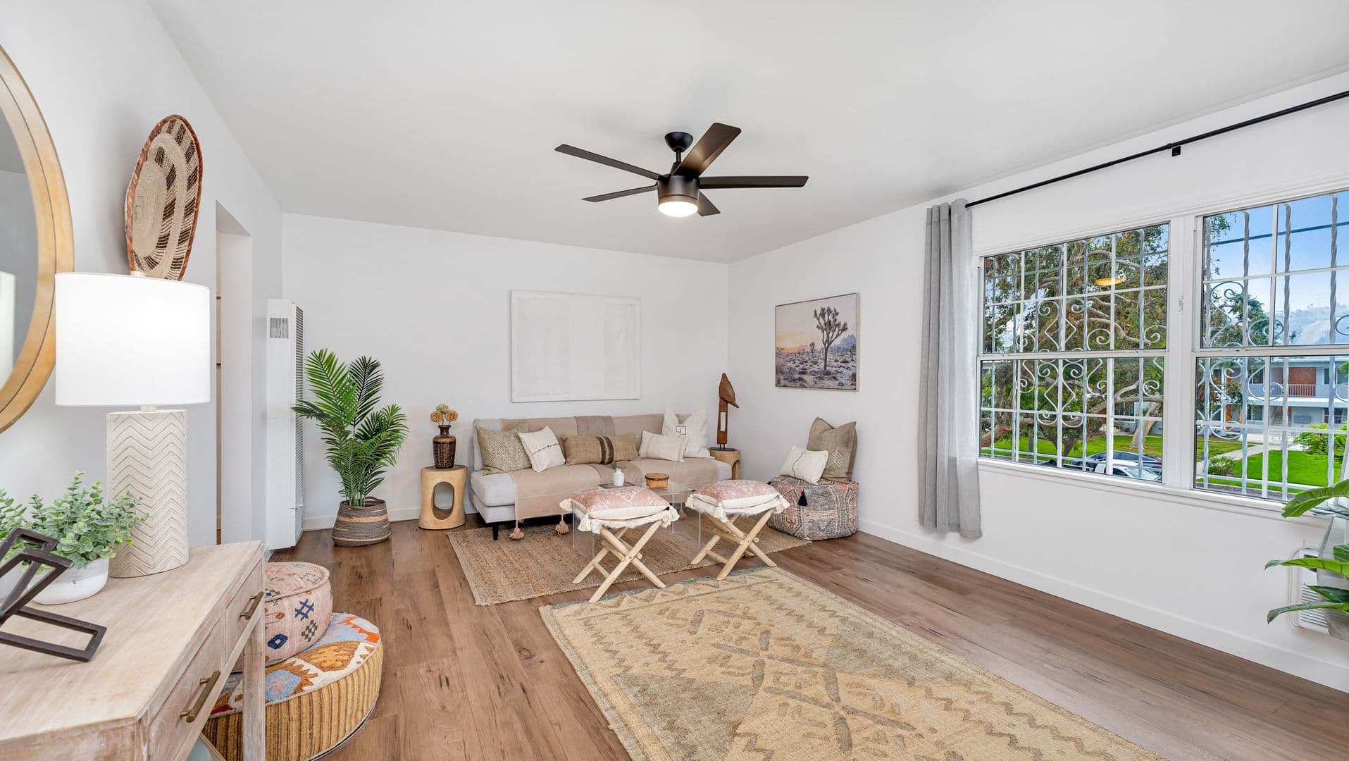 Los Angeles Condo: 5637 ½ CORBETT St