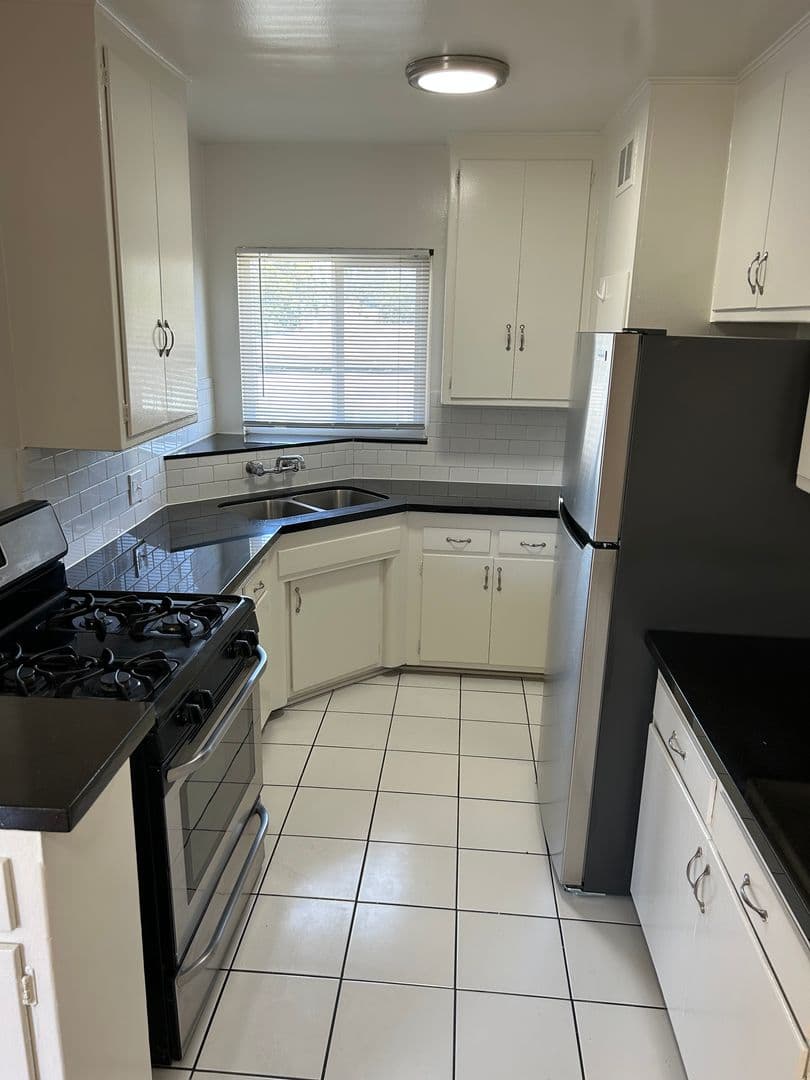 LOS ANGELES Apartment: 11401 WASHINGTON PL