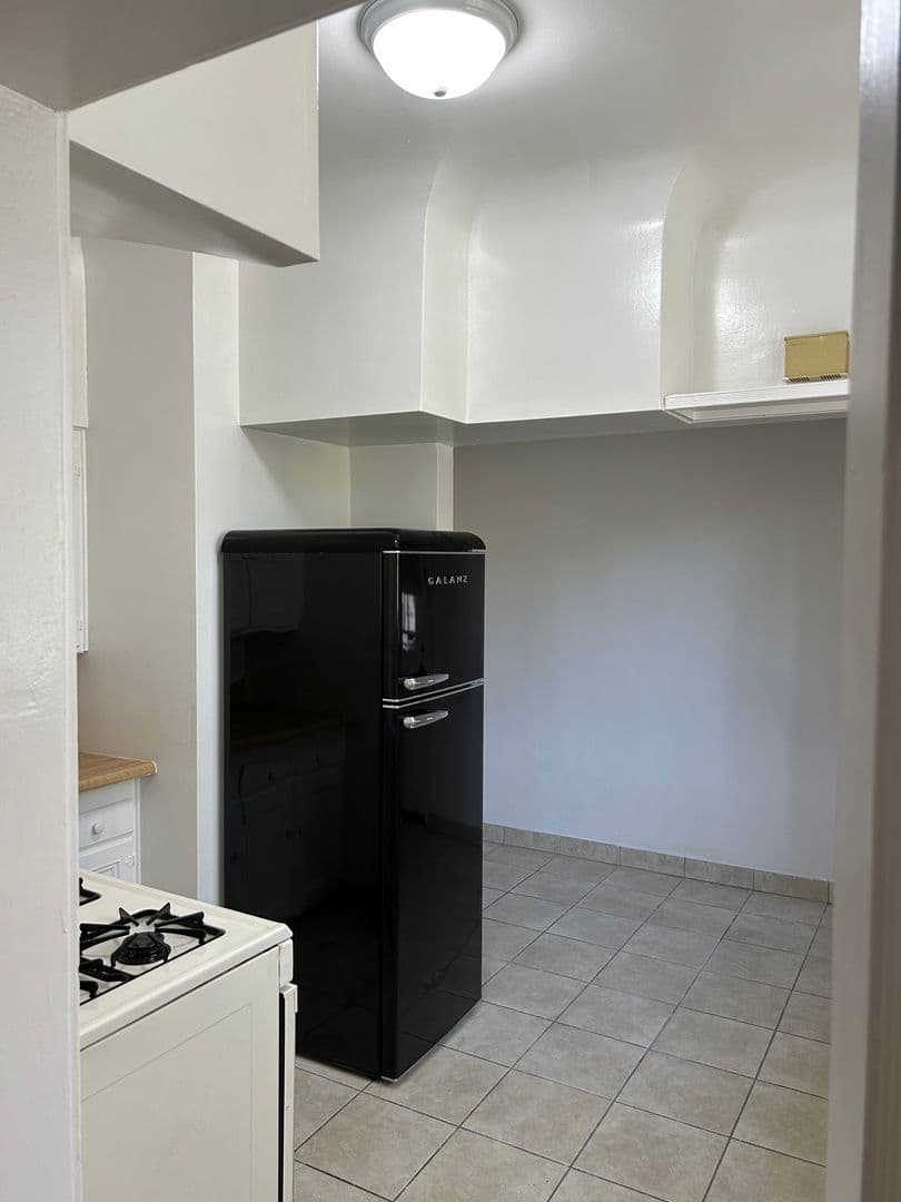 LOS ANGELES Apartment: 6446 - 50 1/2 W. OLYMPIC BLVD