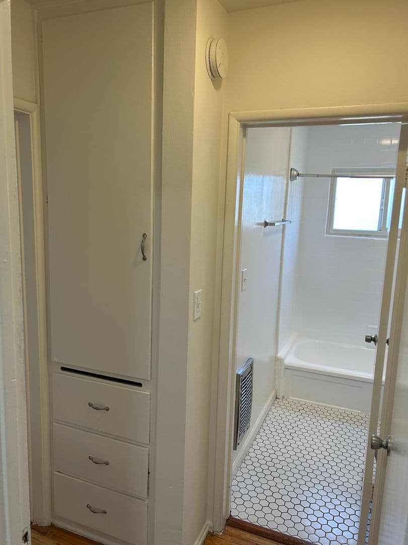 LOS ANGELES Apartment: 11401 WASHINGTON PL
