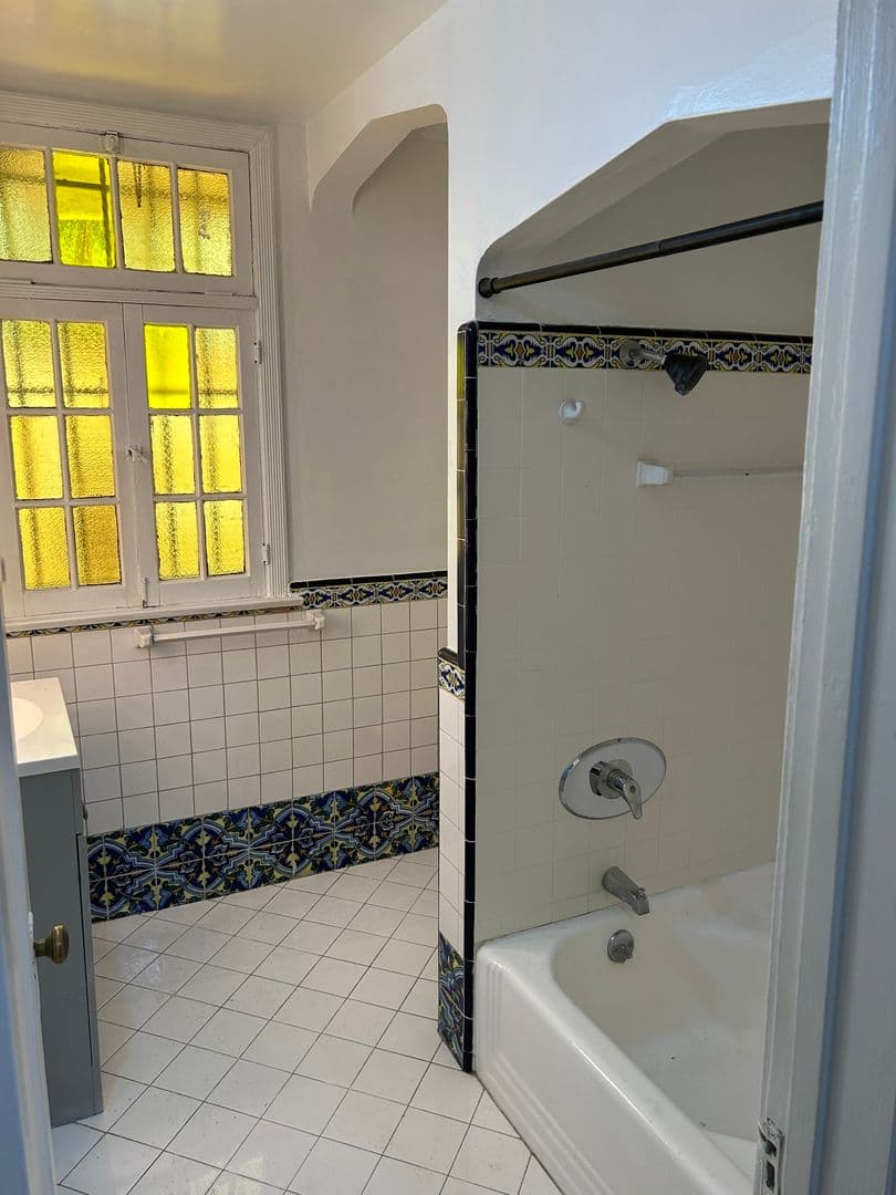 LOS ANGELES Apartment: 6446 - 50 1/2 W. OLYMPIC BLVD